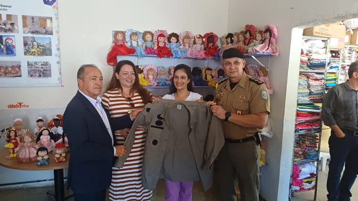 Casa Militar doa fardamentos para projeto de ressocialização 