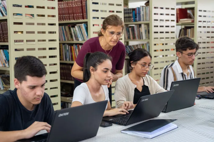 Talento Tech: alunos aprendem TI e testam tecnologias em lanchonete e negócios dos pais