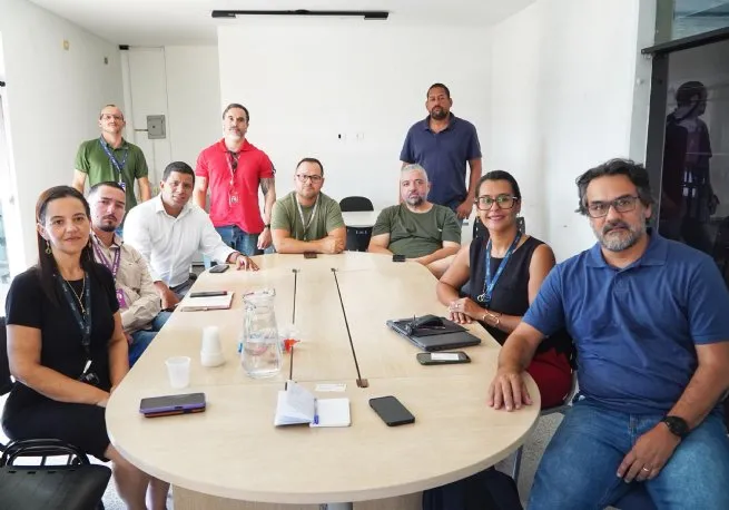 Prefeitura de São Sebastião debate com operadoras de telefonia e internet medidas para reduzir a poluição visual no município
