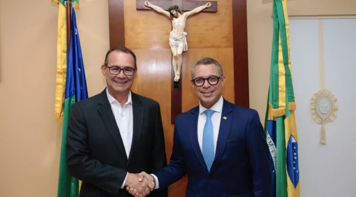 Fábio Mitidieri assina passagem do governo para Zezinho Sobral, no período de 12 a 20 de abril