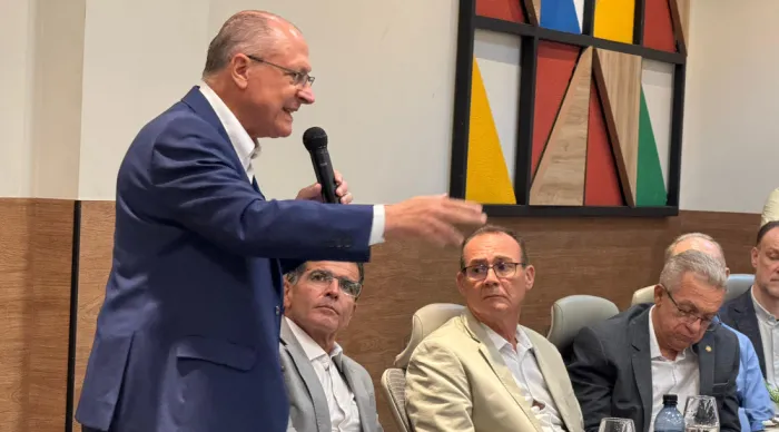 Governador em exercício participa de reunião com empresários ao lado do vice-presidente Geraldo Alckmin