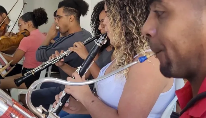 Projeto abre 168 vagas gratuitas para crianças e adolescentes aprenderem instrumentos de música clássica