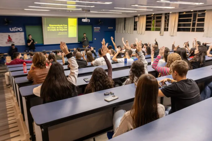 Empresa Júnior da UEPG apresenta serviços e trajetória de sucesso de egressos