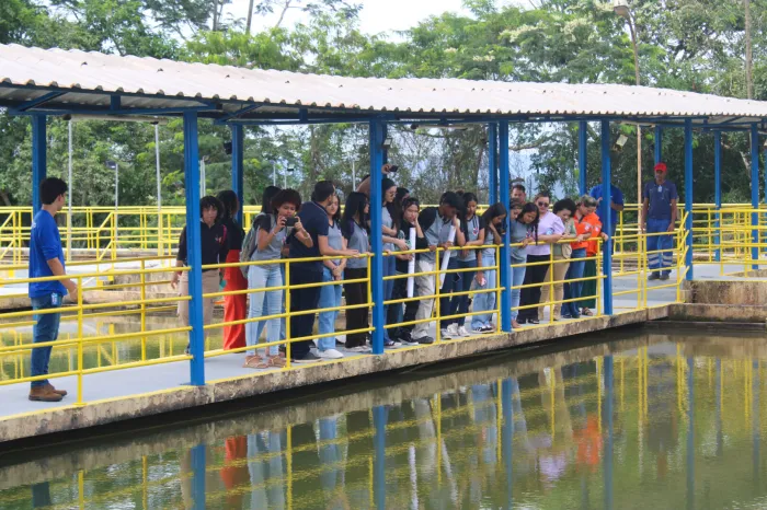Estudantes da Escola Gonçalves Dias visitam a ETA 1