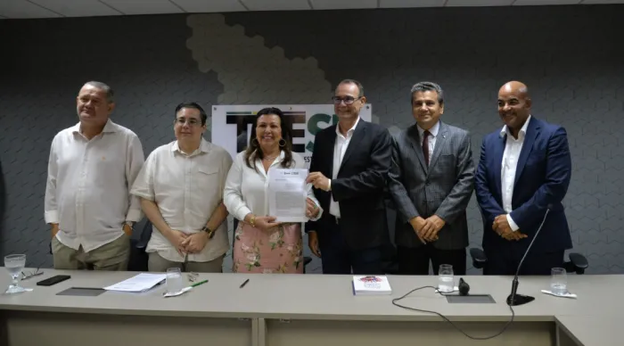 Secretaria da Educação e Tribunal de Contas celebram parceria para garantir certificação da Educação Básica a servidores terceirizados e familiares