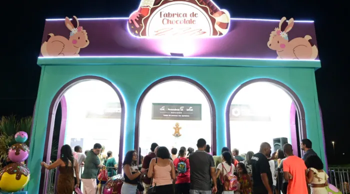 Fábrica de Chocolate é sucesso entre as crianças na Vila da Páscoa