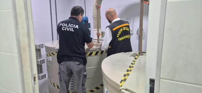 PCES e Procon-ES suspendem marcas e apreendem 3 mil litros de produtos de limpeza irregulares
