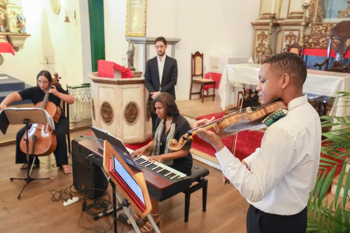 - Coro de Câmera Lilah Lisboa executou Concerto de Páscoa na Igreja do Desterro (Foto: Júnior Foicinha)