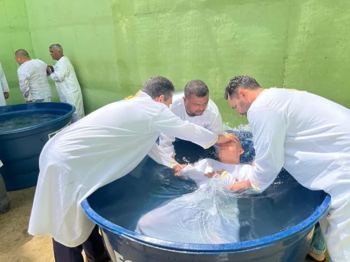 Batismo leva espiritualidade e esperança aos internos das unidades prisionais