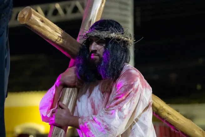 Centro Histórico de São Sebastião recebe Encenação da Paixão de Cristo na Sexta-feira Santa
