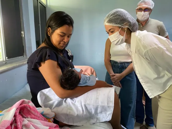 Saúde: Primeira-dama e psicóloga Lanuzia Lobo visita HMI e fortalece apoio humanizado aos servidores e pacientes