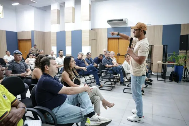Reinaldinho Moreira coordena reunião de planejamento para o Circuito Banco do Brasil de Surfe em São Sebastião