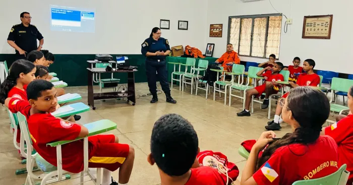 Guarda Municipal realiza palestra educativa para participantes do Programa Bombeiro Mirim em Porto Nacional