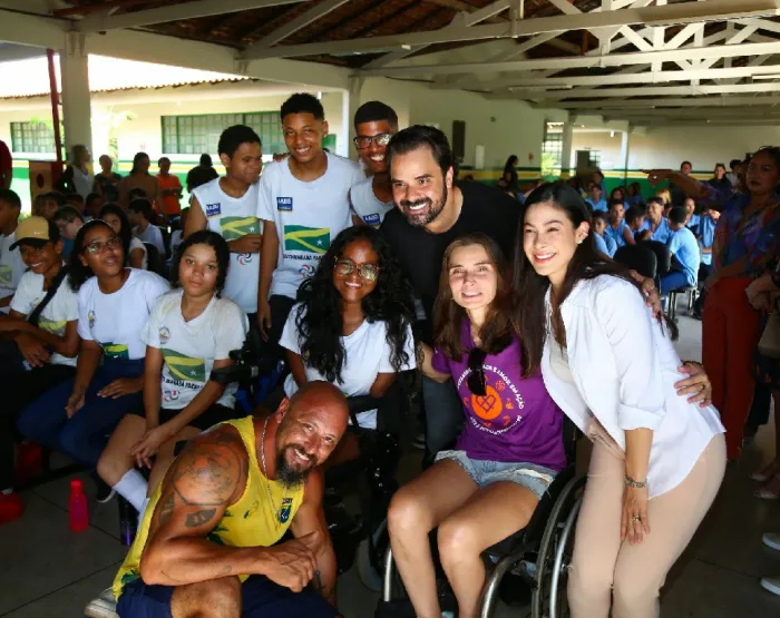 Semed: Técnico da Seleção Brasileira de Paracanoagem palestra aos alunos da Escola Judith Gomes Leitão