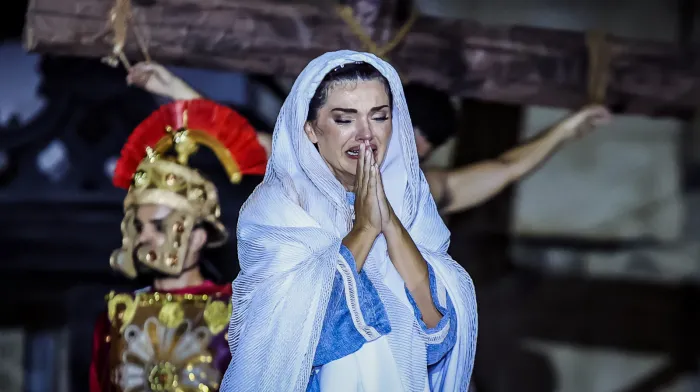 Emoção marca última noite de encenação da ‘Paixão de Cristo – Divino Redentor’