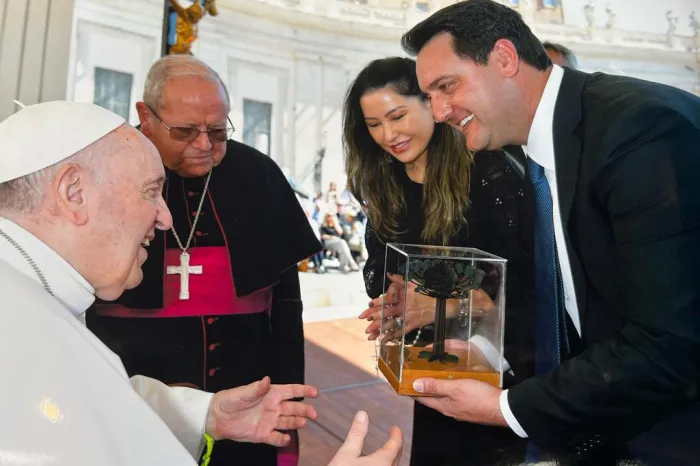 Governador lamenta morte do Papa Francisco e determina luto de sete dias no Paraná