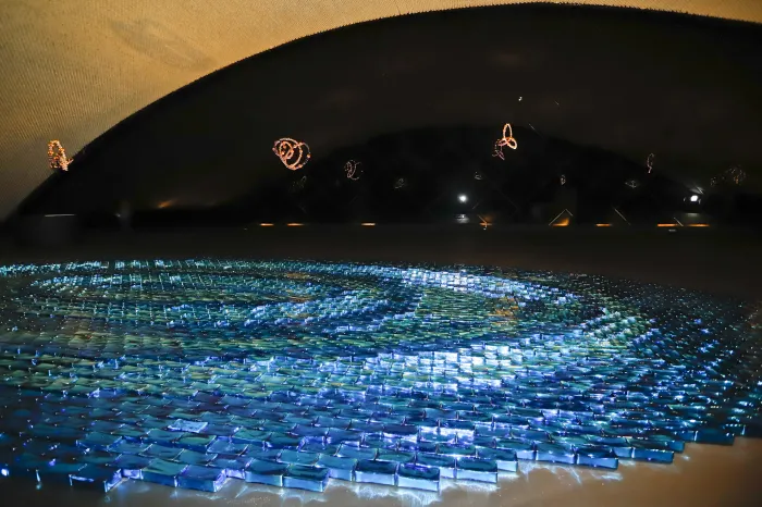 Homenagem a Niemeyer, exposição “O Olho da Noite” fica em cartaz no MON até domingo