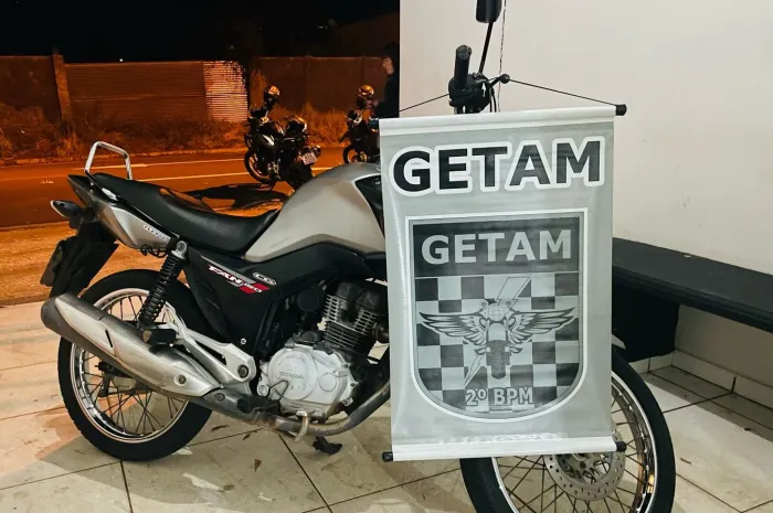 Polícia Militar em Três Lagoas realiza prisão de um condutor por direção perigosa em via pública.