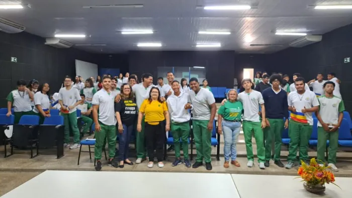 Detran leva educação para o trânsito aos jovens de Teresina