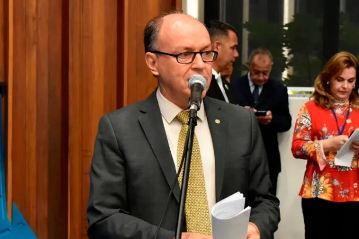 Mochi solicita melhorias para escola em Rio Verde e quadra poliesportiva para Nioaque