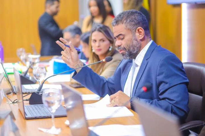 Projeto de Paulo Victor visa incentivo ao atendimento público na Língua Brasileira de Sinais