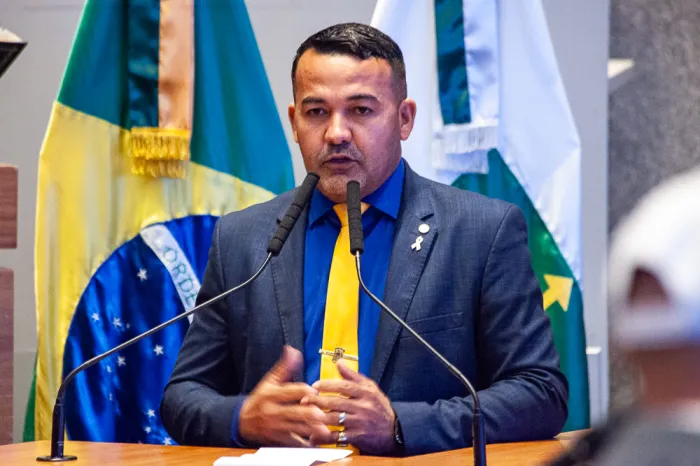 Deputado é internado com pneumonia e tromboembolismo
