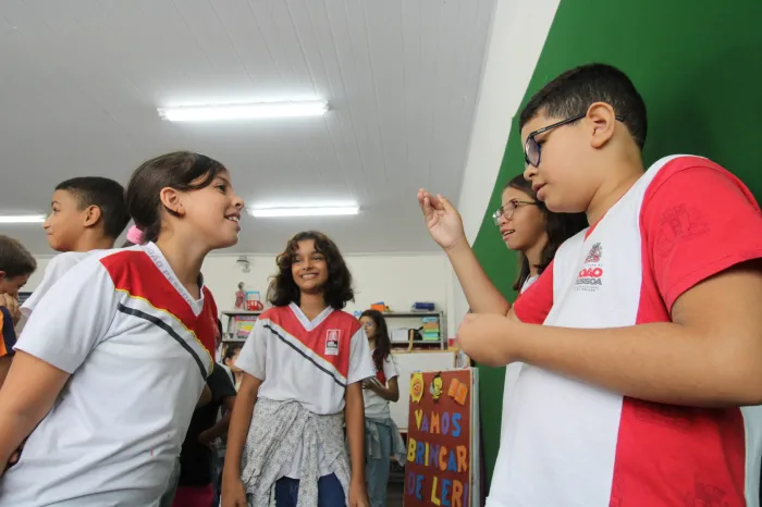 Professores da Rede Municipal celebram conquistas do ensino no Dia Nacional da Libras