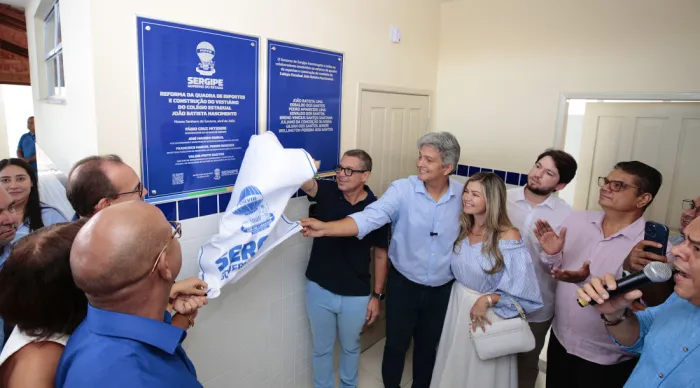 Governo de Sergipe entrega quadra e climatização do Colégio Estadual João Batista Nascimento