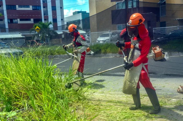 Ações de limpeza e manutenção da Emlur atendem 16 bairros ao longo da semana