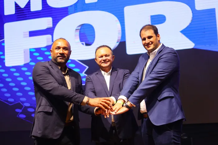 - Ao lado do governador Brandão, Orleans prestigiou entregas do governo para os municípios (Foto: Divulgação)