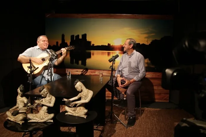 Do Barroco ao Barracão recebe o cantor, compositor e jornalista ZéDu