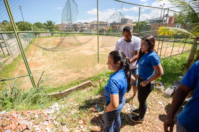 Cumprindo agenda deste sábado (26), prefeita Débora visita áreas de Itinga e busca solução definitiva para alagamentos recorrentes na região