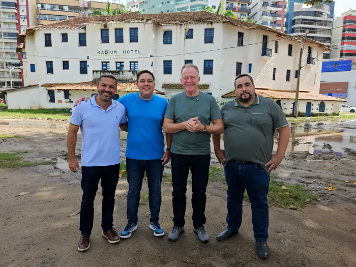 Governo inicia obras de restauro do Radium Hotel e da Praça Ciríaco Ramalhete de Oliveira, em Guarapari
