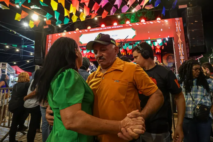 Vila do Rafael reúne centenas de forrozeiros em segundo dia do São João na Roça