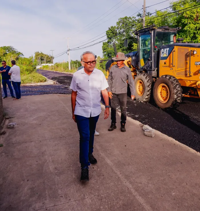 Cícero Lucena destaca avanço do programa de pavimentação que já contemplou mais de 230 ruas em João Pessoa