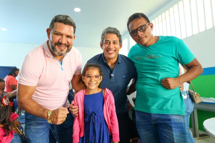 Em Morros, Osmar Filho prestigia entrega de ambulância, viatura e mais investimentos para a cidade