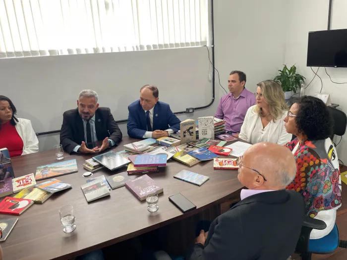 Funac recebe do CNJ doação de livros para Centros Socioeducativos