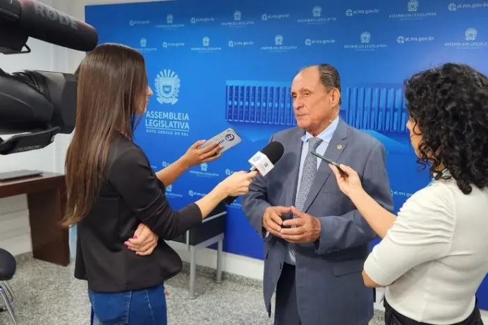 Zé Teixeira requisita obras de saneamento básico e drenagem