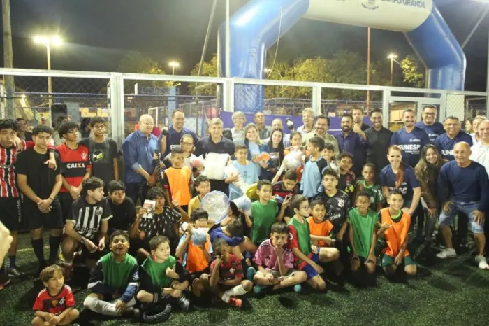 Lidio Lopes entrega emenda parlamentar na inauguração da Arena Esportiva do Bairro Cophatr