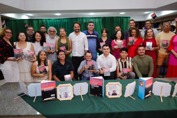 Secult: No Lançamento de Antologia Literária, Prefeito assinou termo do Fundo do Conselho de Políticas Culturais