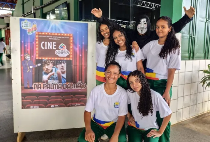 Sessão de cinema vira aula criativa e prepara alunos para o Saeb em Escola de Tempo Integral no interior do Piauí