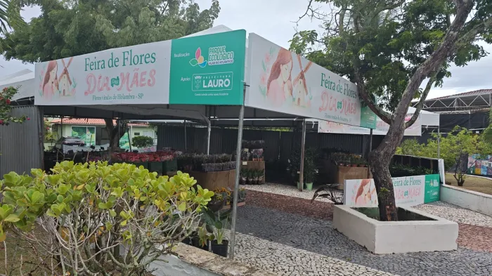 Feira de Flores reúne um público apaixonado por cores e aromas na noite desta sexta-feira (2)