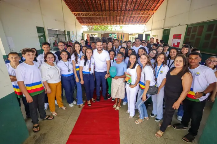 Caravana Acelera Seduc: Rafael Fonteles e Washington Bandeira entregam equipamentos e anunciam reformas em escolas no norte do estado