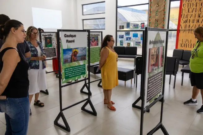 Exposição “Sabedoria Ancestral” valoriza cultura indígena na Escola Cynthia Cliquet Luciano