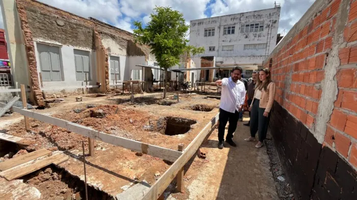 Diretora do Iaspi visita obras de reforma da sede do instituto em Teresina