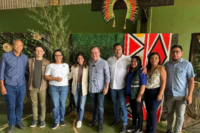 Gleice Jane participa de assinatura da ordem de serviço para água nas aldeias em Dourados