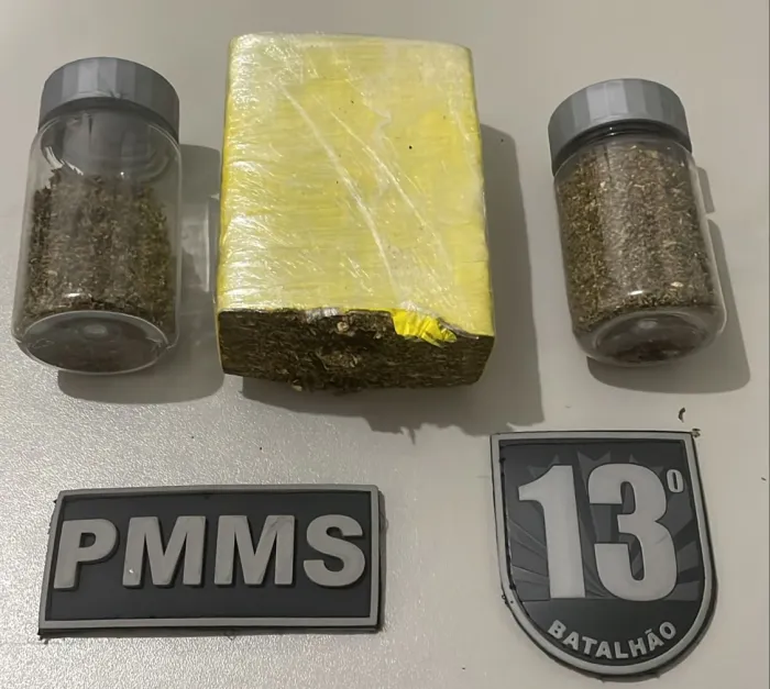 Polícia Militar conduz dois indivíduos por tráfico de drogas durante a Operação Caminhos Seguros em Paranaíba