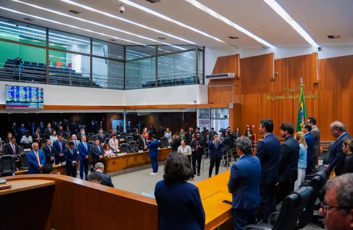 Deputados fazem minuto de silêncio em memória do tenente-coronel André Felipe dos Santos de Carvalho