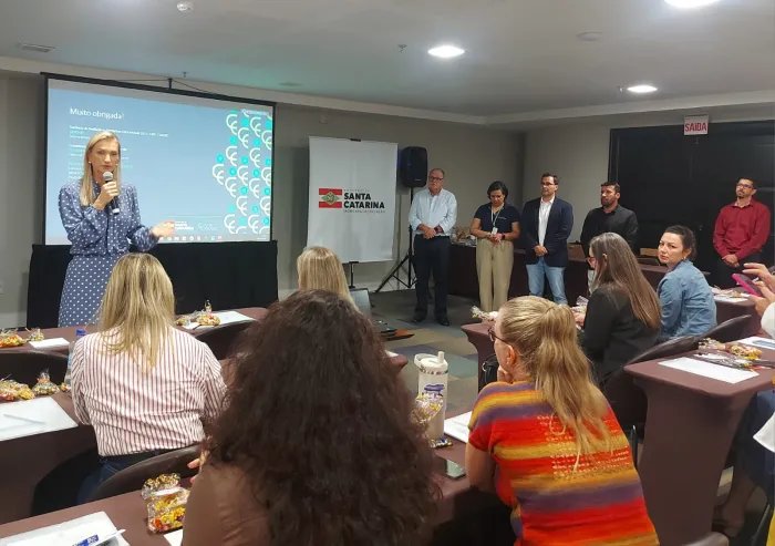 Educação de SC investe na capacitação de profissionais do Censo Escolar com formação continuada e novos notebooks