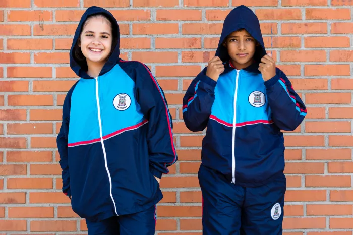 Prefeitura de Bertioga distribui cerca de 30 mil peças de uniforme de inverno para alunos da Rede Municipal